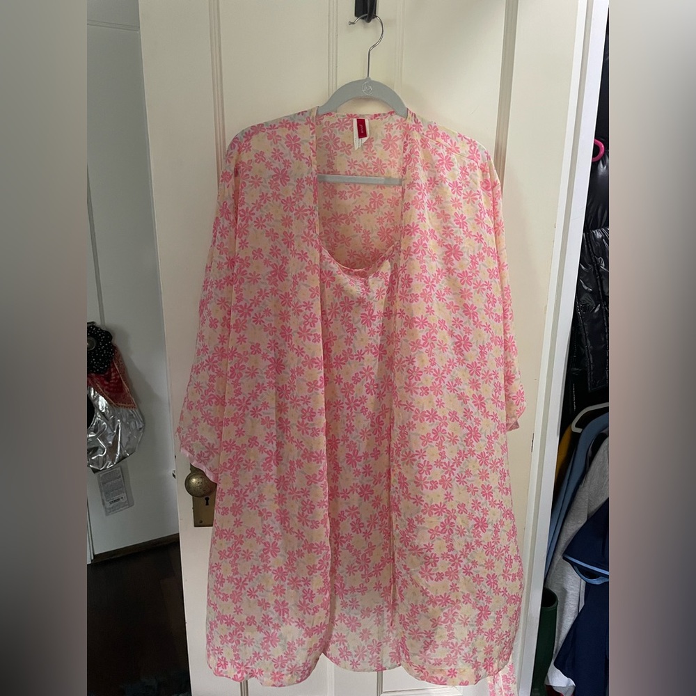 Vintage Chic Pink Floral Sheer Women's Robe and Nighty